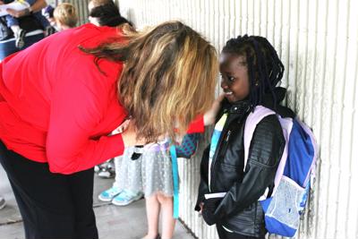 Educator talking to student 1 on 1. 